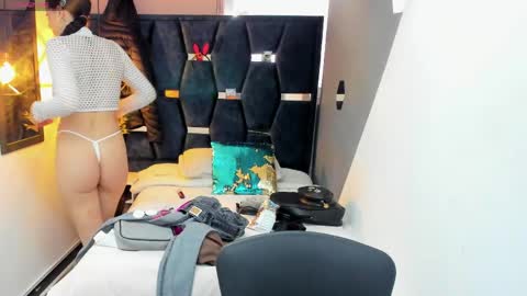 Abril Fox online show from 04/15/26, 09:04