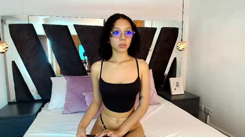 Snapshot of abril_lee__ chatting on 01/29/25, 07:53  Abril  online show from 01/29/25, 07:53