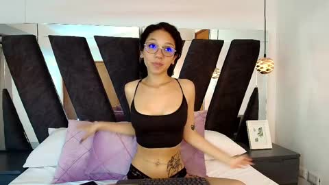 Snapshot of abril_lee__ chatting on 02/01/25, 01:55  Abril  online show from 02/01/25, 01:55