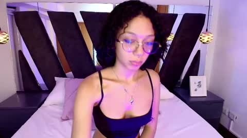 Snapshot of abril_lee__ chatting on 02/10/25, 11:34  Abril  online show from 02/10/25, 11:34