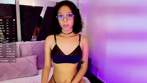 Snapshot of abril_lee__ chatting on 03/10/25, 08:01  Abril  online show from 03/10/25, 08:01