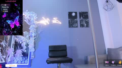 Snapshot of abril_ricci chatting on 12/22/24, 10:38 Abril online show from 12/22/24, 10:38