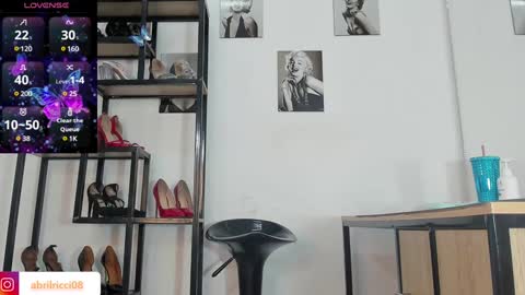 Snapshot of abril_ricci chatting on 12/29/24, 04:27 Abril online show from 12/29/24, 04:27