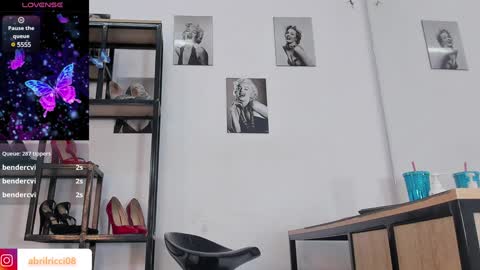 Snapshot of abril_ricci chatting on 12/29/24, 02:21 Abril online show from 12/29/24, 02:21