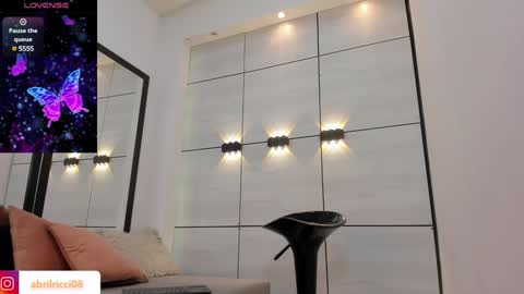 Snapshot of abril_ricci chatting on 01/23/25, 07:32 Abril online show from 01/23/25, 07:32