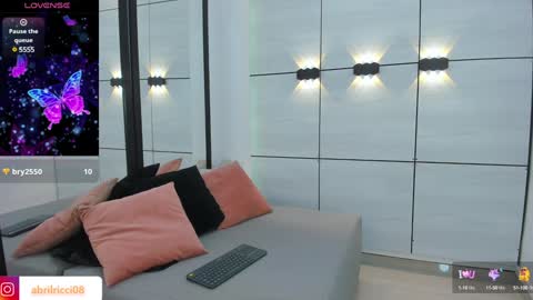 Snapshot of abril_ricci chatting on 01/25/25, 04:23 Abril online show from 01/25/25, 04:23