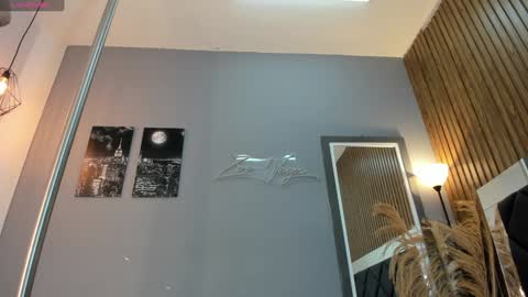 Snapshot of abril_ricci chatting on 02/09/25, 03:11 Abril online show from 02/09/25, 03:11