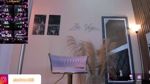 Snapshot of abril_ricci chatting on 02/25/25, 03:42 Abril online show from 02/25/25, 03:42