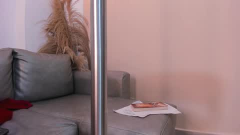 Snapshot of abril_ricci chatting on 03/11/25, 08:09 Abril online show from 03/11/25, 08:09