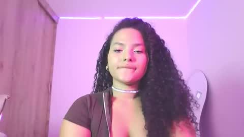 Snapshot of abril_ricci chatting on 10/10/25, 06:56 Abril online show from 10/10/25, 06:56