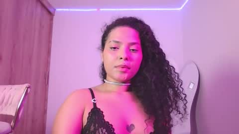 Snapshot of abril_ricci chatting on 10/13/25, 03:50 Abril online show from 10/13/25, 03:50