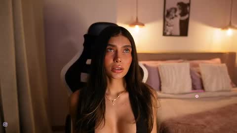 Snapshot of abril_w18 chatting on 05/05/26, 11:35 My name is Alexa. Please say hello I like to chat with you. If you have requests please use tip online show from 05/05/26, 11:35