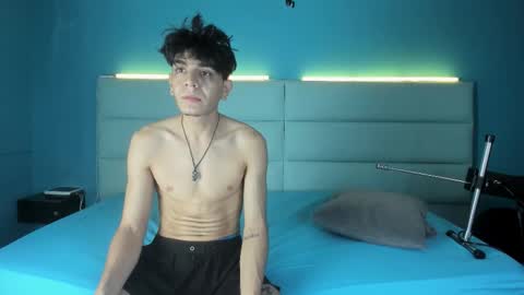 Snapshot of abrilandjulian chatting on 02/21/26, 11:44 Abril and Julian online show from 02/21/26, 11:44