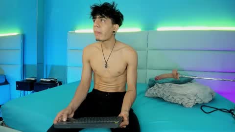 Snapshot of abrilandjulian chatting on 02/25/26, 12:04 Abril and Julian online show from 02/25/26, 12:04