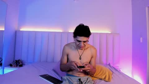 Snapshot of abrilandjulian chatting on 06/02/26, 11:56 Abril and Julian online show from 06/02/26, 11:56