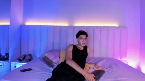 Snapshot of abrilandjulian chatting on 06/03/26, 11:57 Abril and Julian online show from 06/03/26, 11:57