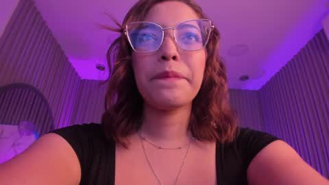 Snapshot of abrilbloom_ chatting on 06/05/26, 02:29 abril online show from 06/05/26, 02:29
