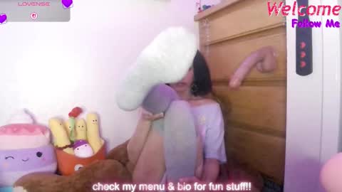 Snapshot of abruisedpeach chatting on 11/22/25, 02:43 Peach online show from 11/22/25, 02:43