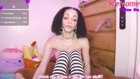 Snapshot of abruisedpeach chatting on 11/30/25, 03:32 Peach online show from 11/30/25, 03:32