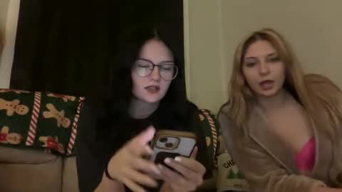 Snapshot of abs7719 chatting on 11/08/25, 02:01 Abs online show from 11/08/25, 02:01