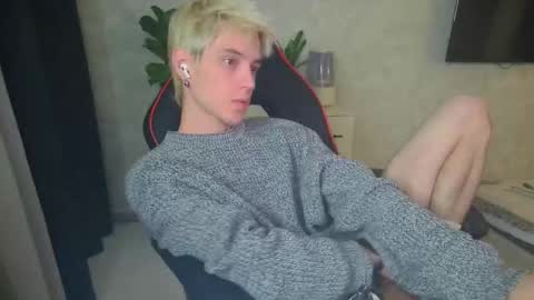 Snapshot of abslut chatting on 10/02/25, 05:31 Nick online show from 10/02/25, 05:31