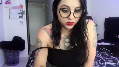 Snapshot of acid_alice666 chatting on 06/18/26, 02:32 Alice online show from 06/18/26, 02:32