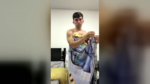 centric independent model   online show from 12/22/25, 01:41