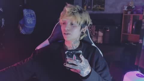 Snapshot of acidmilo chatting on 05/16/26, 12:37 Acid Milo online show from 05/16/26, 12:37