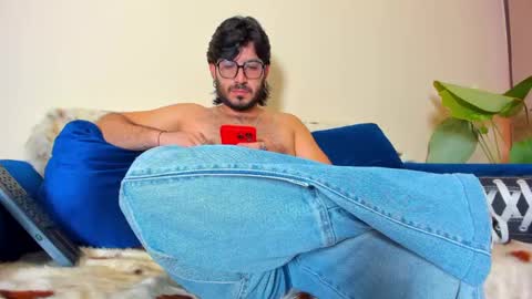 Snapshot of ackerman_eren_ chatting on 02/05/25, 06:59 R. online show from 02/05/25, 06:59