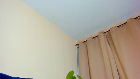 Snapshot of ackerman_eren_ chatting on 02/20/25, 12:25 R. online show from 02/20/25, 12:25