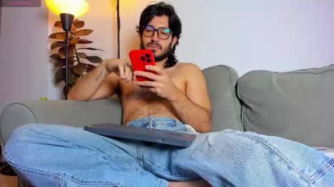 R. online show from 11/19/25, 11:21