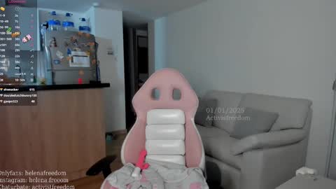 Snapshot of activistfreedom chatting on 01/02/25, 01:38 Helena online show from 01/02/25, 01:38