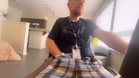 Snapshot of adam712292 chatting on 06/25/26, 12:21 Submissive ginger online show from 06/25/26, 12:21