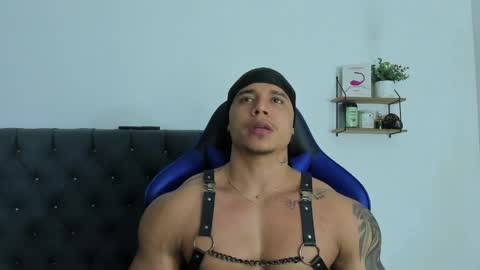 adam boss online show from 04/01/26, 07:53