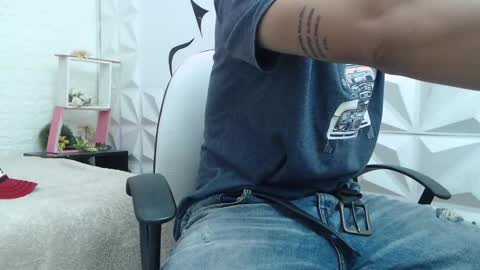 Snapshot of adam_evehotroom chatting on 02/05/25, 03:34 adam_evehotroom online show from 02/05/25, 03:34