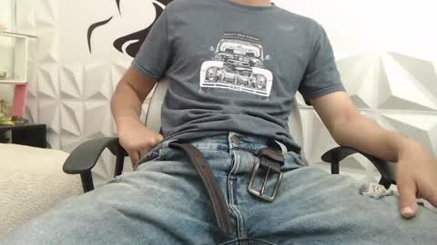 Snapshot of adam_evehotroom chatting on 02/05/25, 07:10 adam_evehotroom online show from 02/05/25, 07:10