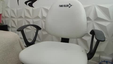 Snapshot of adam_evehotroom chatting on 02/05/25, 10:12 adam_evehotroom online show from 02/05/25, 10:12