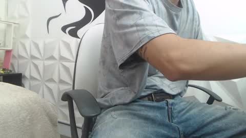 Snapshot of adam_evehotroom chatting on 02/07/25, 08:42 adam_evehotroom online show from 02/07/25, 08:42