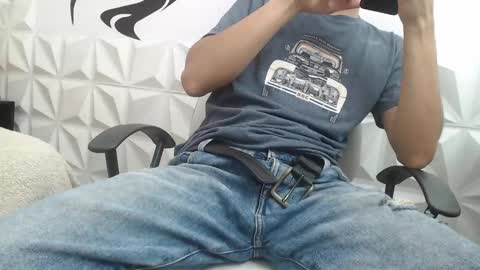 Snapshot of adam_evehotroom chatting on 02/17/25, 02:09 adam_evehotroom online show from 02/17/25, 02:09