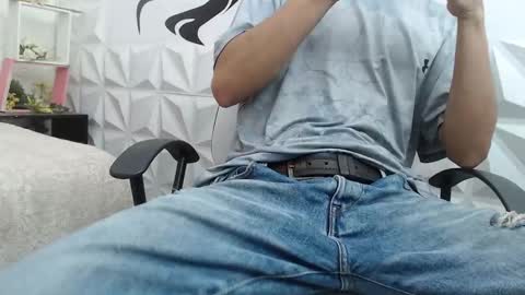 Snapshot of adam_evehotroom chatting on 02/18/25, 08:47 adam_evehotroom online show from 02/18/25, 08:47