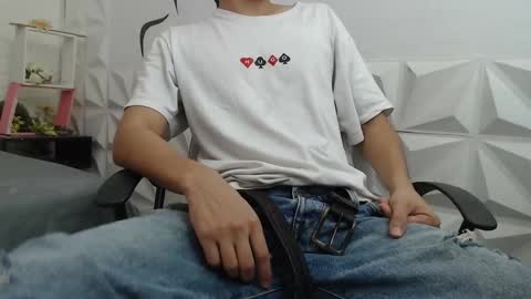 Snapshot of adam_evehotroom chatting on 03/01/25, 05:16 adam_evehotroom online show from 03/01/25, 05:16