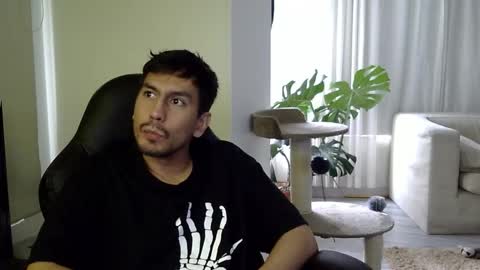 Snapshot of adam_evehotroom chatting on 10/17/25, 06:43 adam_evehotroom online show from 10/17/25, 06:43