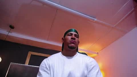 adam_fit19cm online show from 04/27/26, 02:15