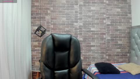 Snapshot of adamcoox chatting on 12/04/24, 04:10 Adam online show from 12/04/24, 04:10