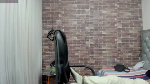 Snapshot of adamcoox chatting on 12/15/24, 01:54 Adam online show from 12/15/24, 01:54