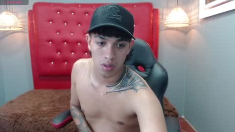 Snapshot of adamcoox chatting on 01/07/25, 07:42 Adam online show from 01/07/25, 07:42