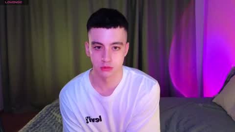 Hi Im Adam Glad to see u here 3 And its my first day online show from 12/09/24, 09:37