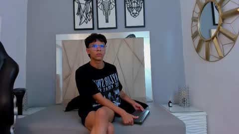 Adams Bobby online show from 12/03/25, 11:41