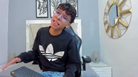 Adams Bobby online show from 12/21/25, 11:28