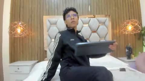 Snapshot of adams_bobby chatting on 06/18/26, 11:14 Adams Bobby online show from 06/18/26, 11:14